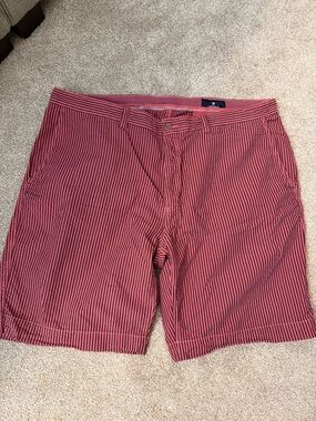 Cremieux stripe shorts, navy and pinkish/red. Mens Size 40